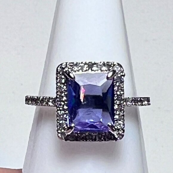 Ring Bomb Party RIng, size 6, NWOT, purple main stone, silver color band - Picture 6 of 7